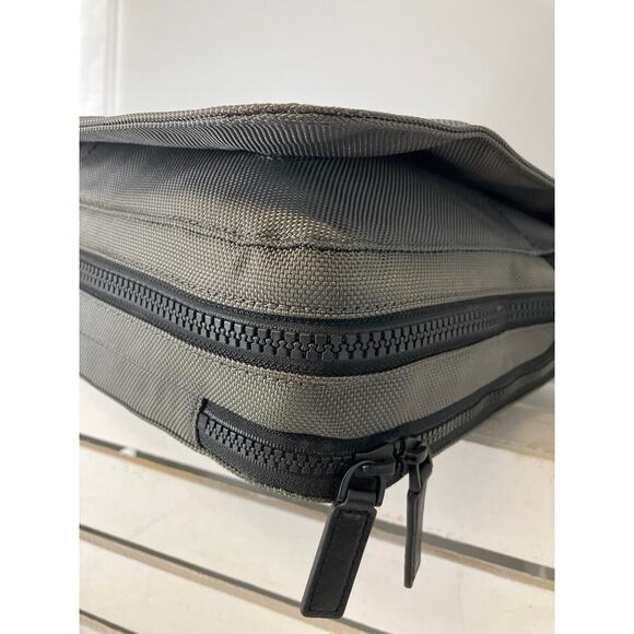 MICHAEL KORS NWT PARKER LG CHARCOAL CANVAS MESSANGER BAG - Picture 7 of 16